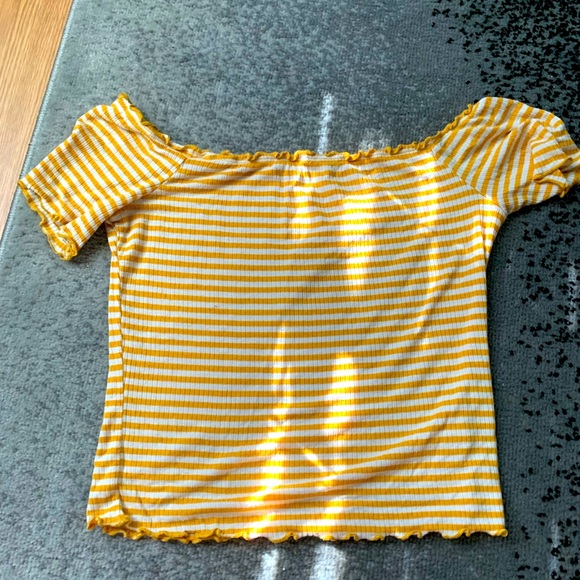 Yellow and white striped lettuce trim shirt - Picture 1 of 1